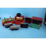 Collection of tinplate O gauge trains & carriages in boxes to include level crossing