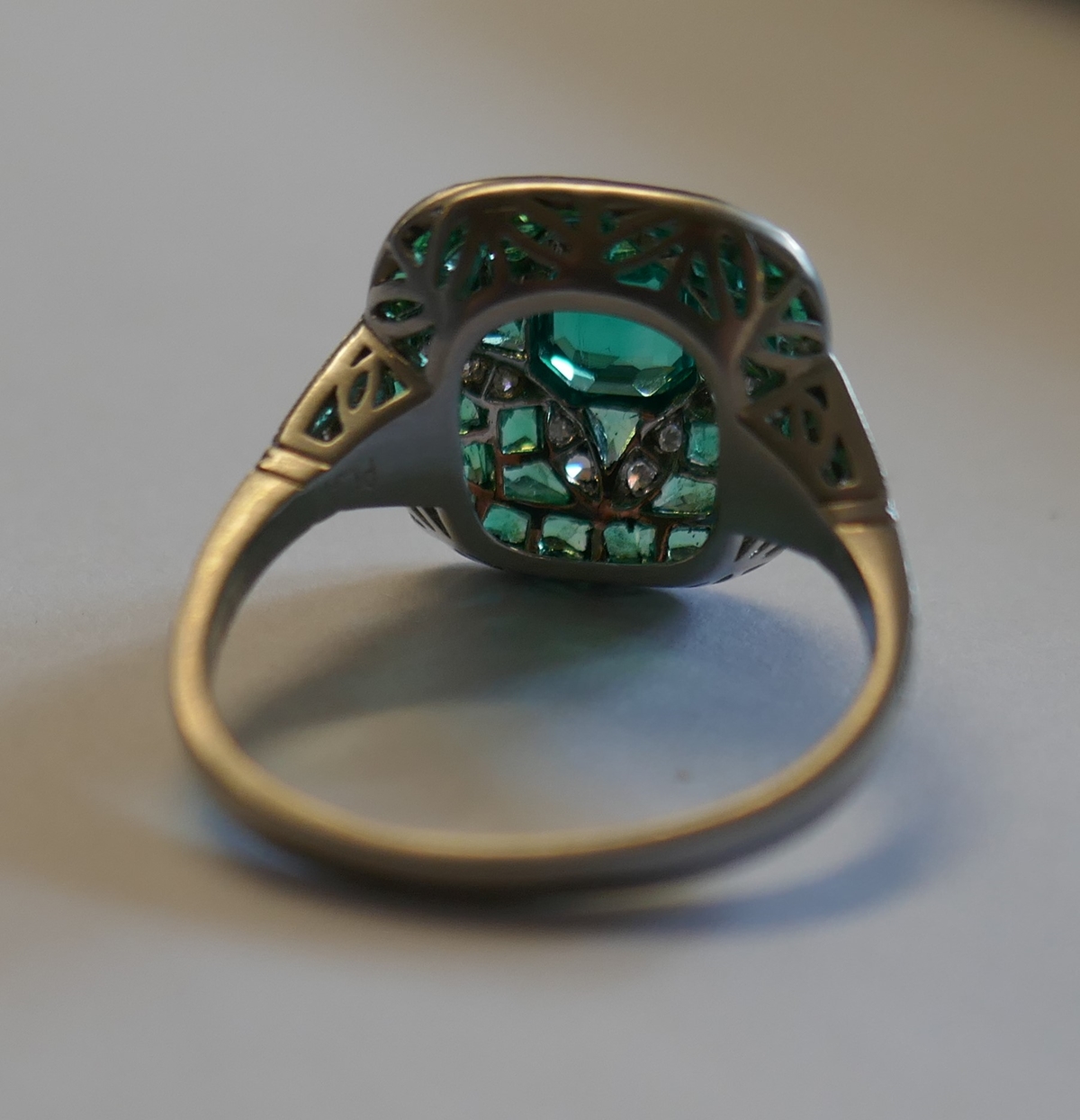 Platinum emerald and diamond Art Deco style ring - Image 6 of 9