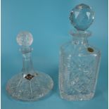 A very fine and heavy hand cut Bohemian lead crystal square spirit decanter - H: 24cm together