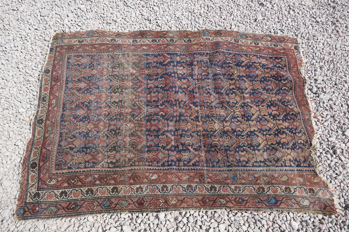 Antique rug - Approx 166cm x 113cm