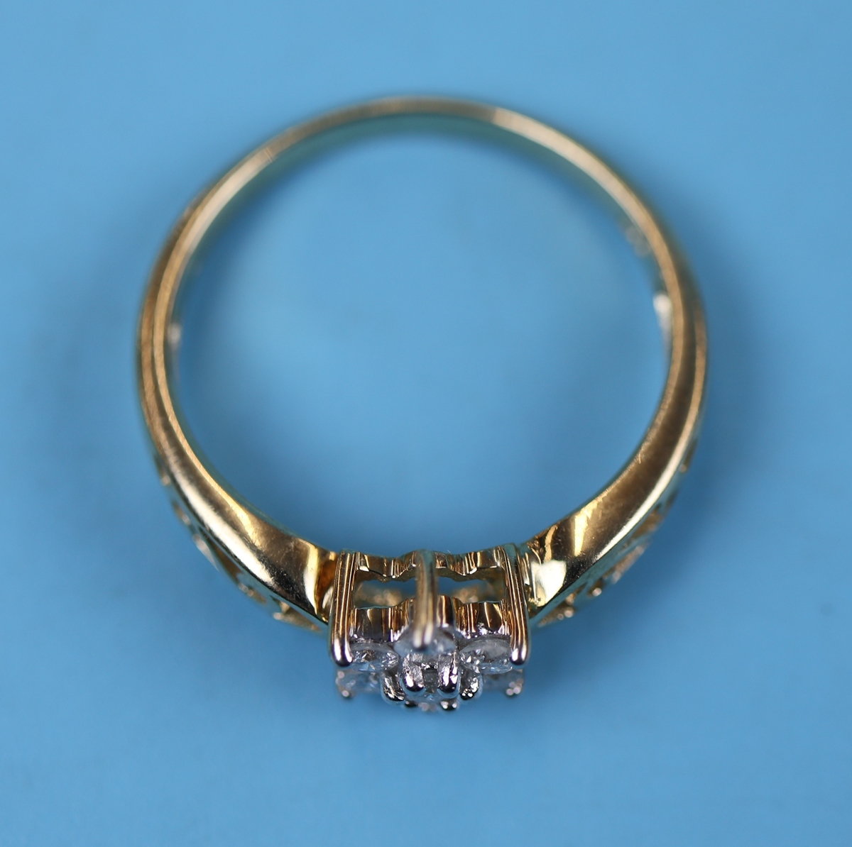 Gold diamond cluster ring - Image 2 of 2