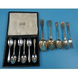 Six cased hallmarked silver teaspoons and collection of silver flatware - Approx gross weight 328g