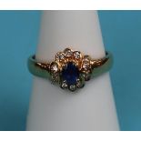18ct gold diamond & sapphire cluster ring
