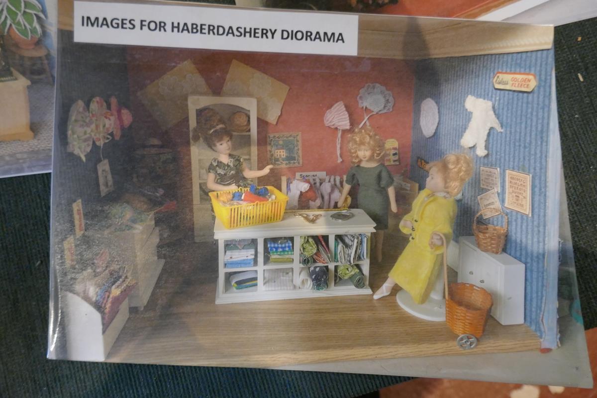 4 room dioramas to include haberdashery, café, WWII & museum - Bild 2 aus 9