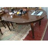 Edwardian oval wind-out table on square tapered legs - Approx L: 181cm W: 120cm H: 76cm