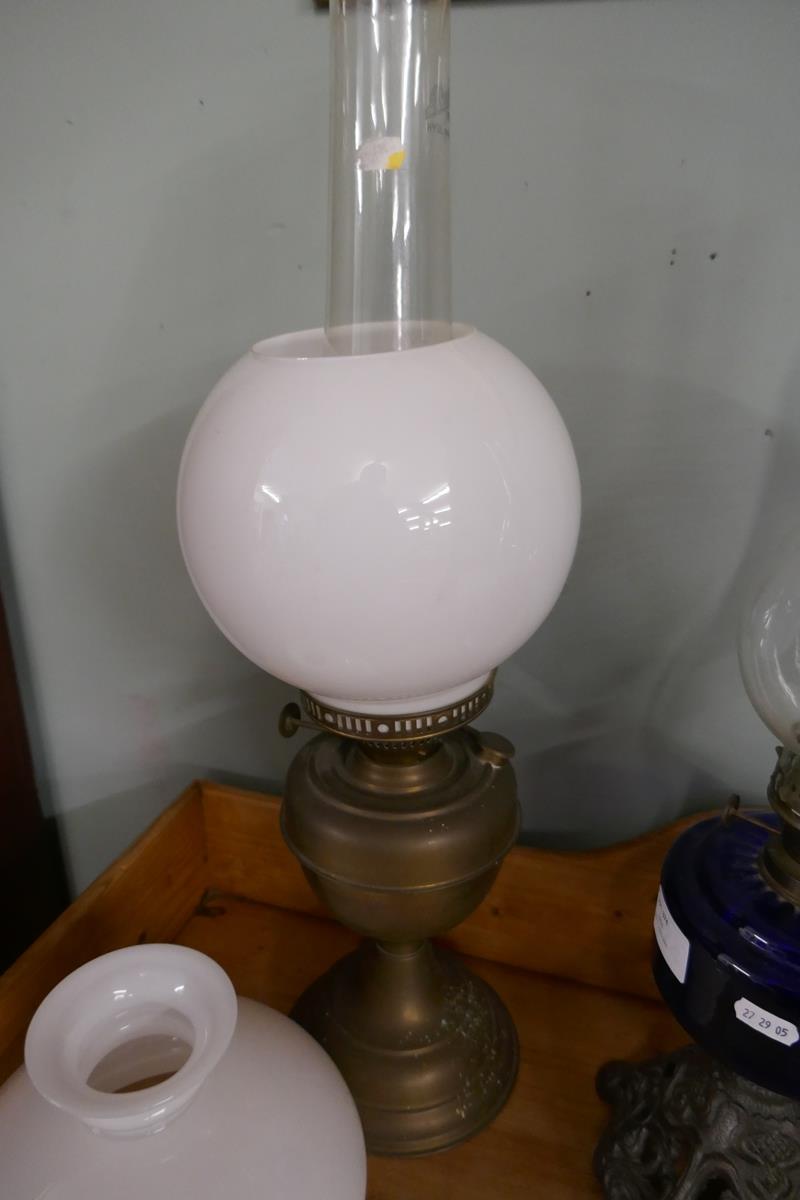 Oil lamps to include cobalt blue example - Image 6 of 8