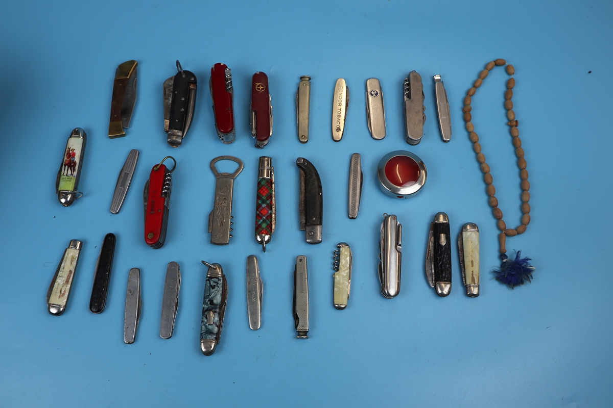 Collection of pocket knives etc