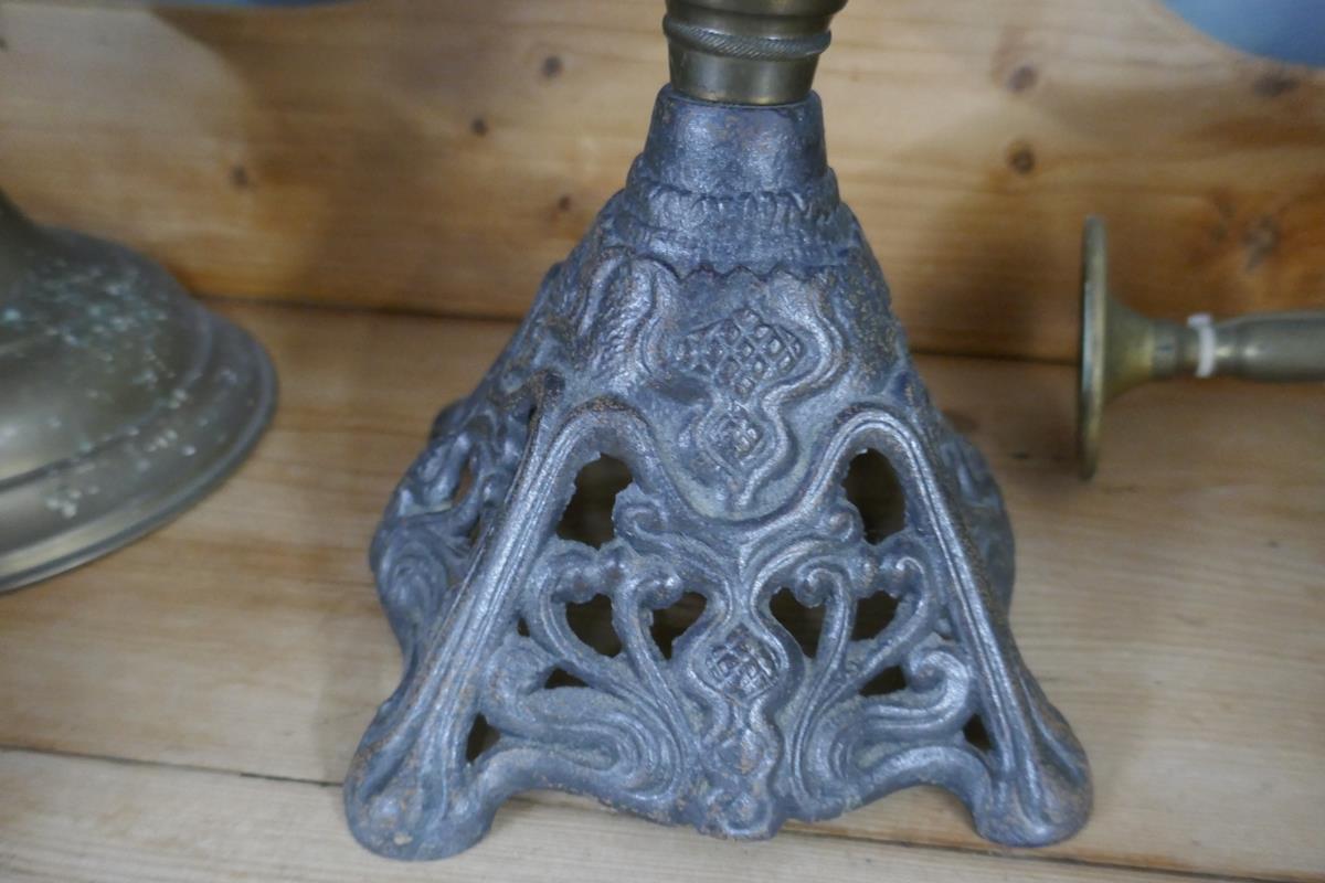 Oil lamps to include cobalt blue example - Image 2 of 8