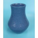 Ribbed blue Moorcroft vase - Approx H: 15cm