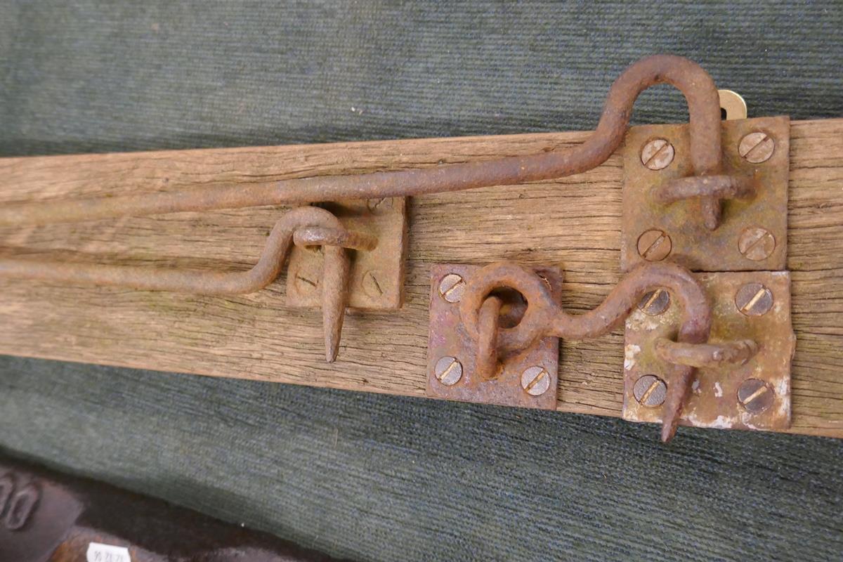 GWR track clamp marked 1912 & 3 mounted railway carriage hooks - Image 8 of 9