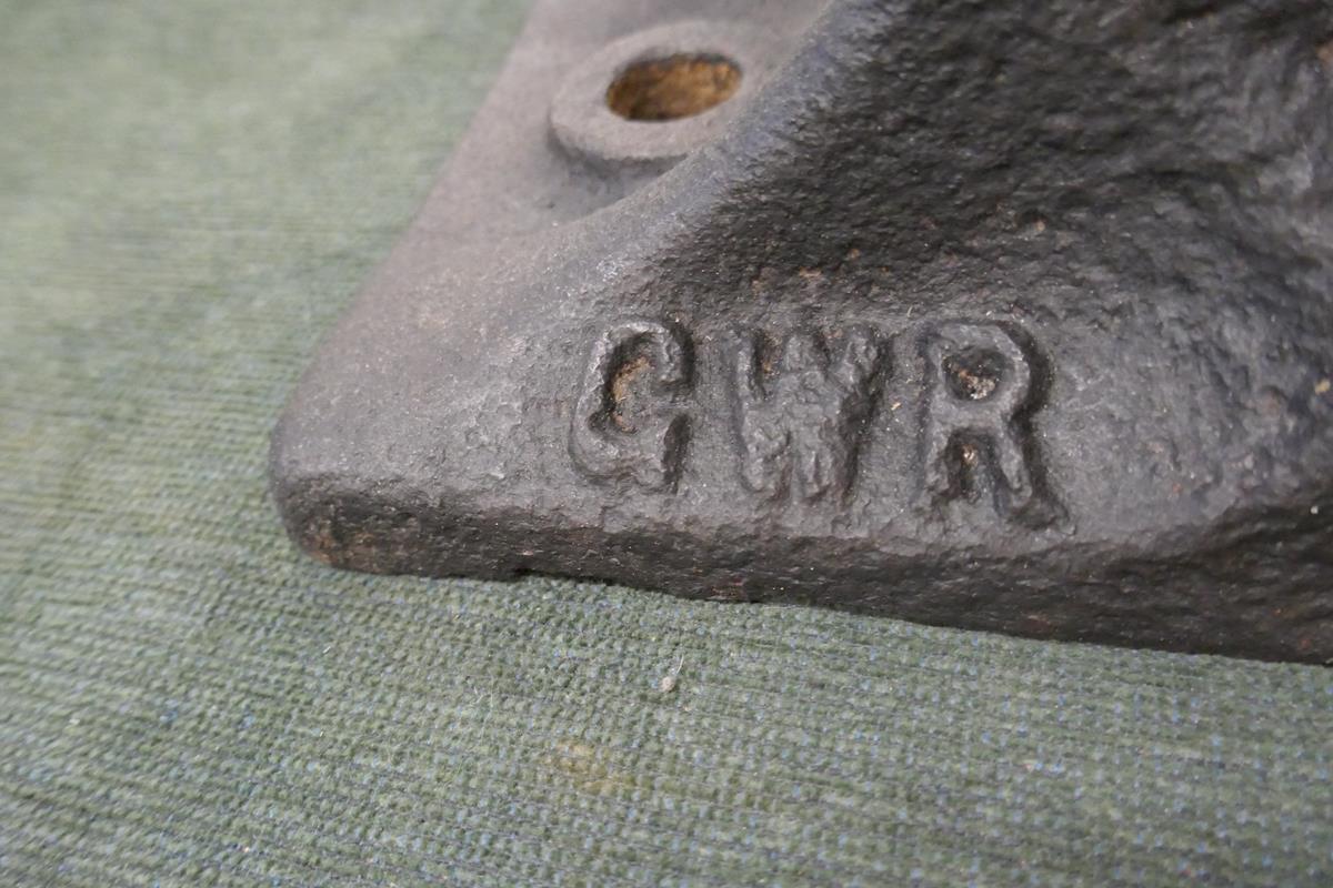 GWR track clamp marked 1912 & 3 mounted railway carriage hooks - Image 5 of 9