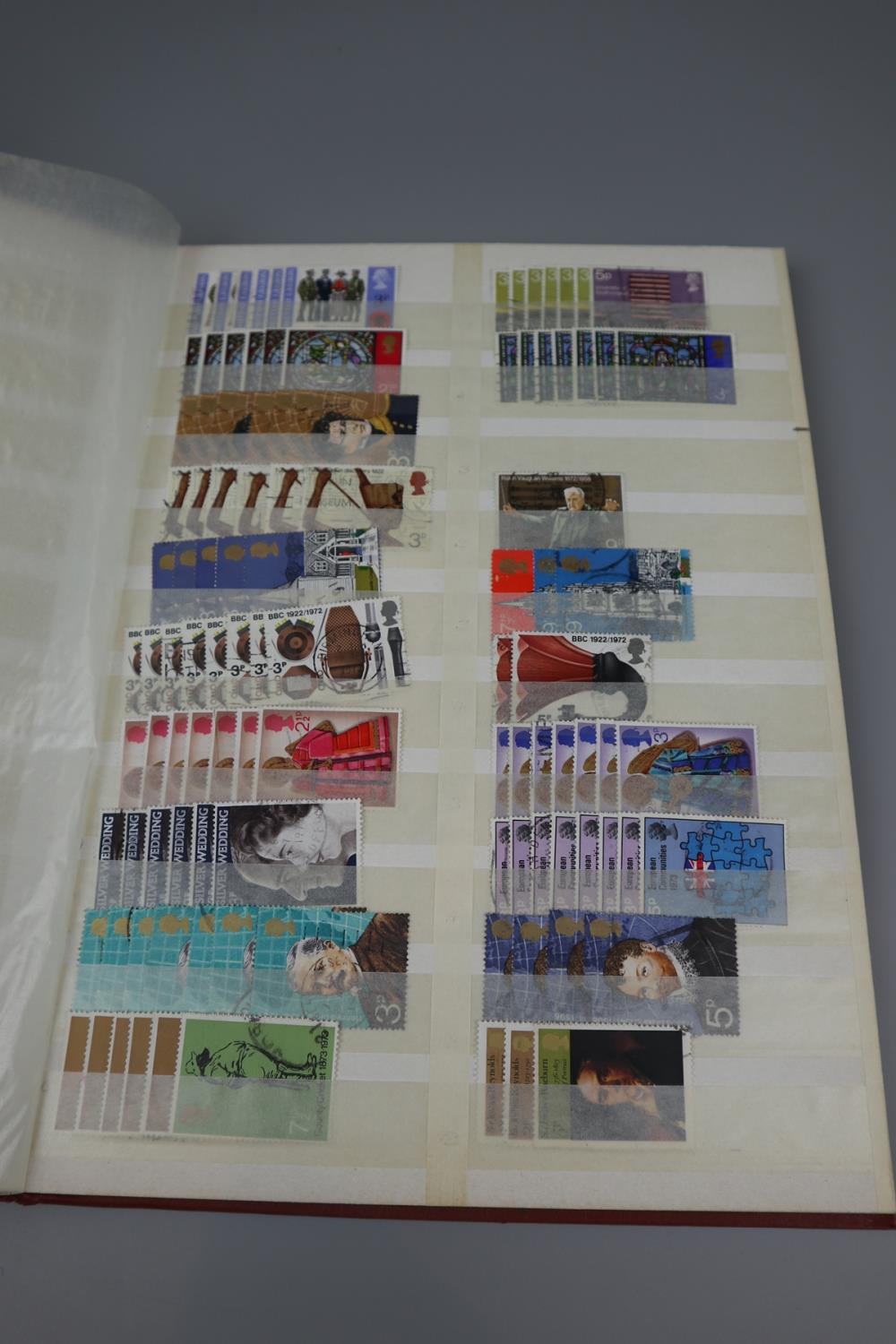 STAMPS - 5 albums of GB mint & used, mainly early QEII pre-decimal plus 4 empty Royal Mail - Image 91 of 129