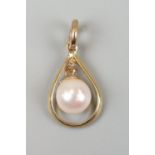 Gold pearl drop pendant