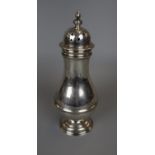 Large hallmarked silver sugar shaker - Approx weight: 247g