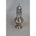 Hallmarked silver sugar caster - Chester 1923 - Barker Bros - Approx weight: 175g