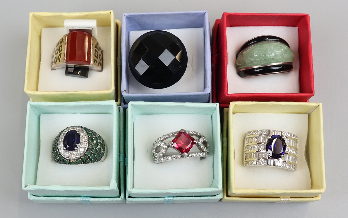 Collection of 6 rings to include silver