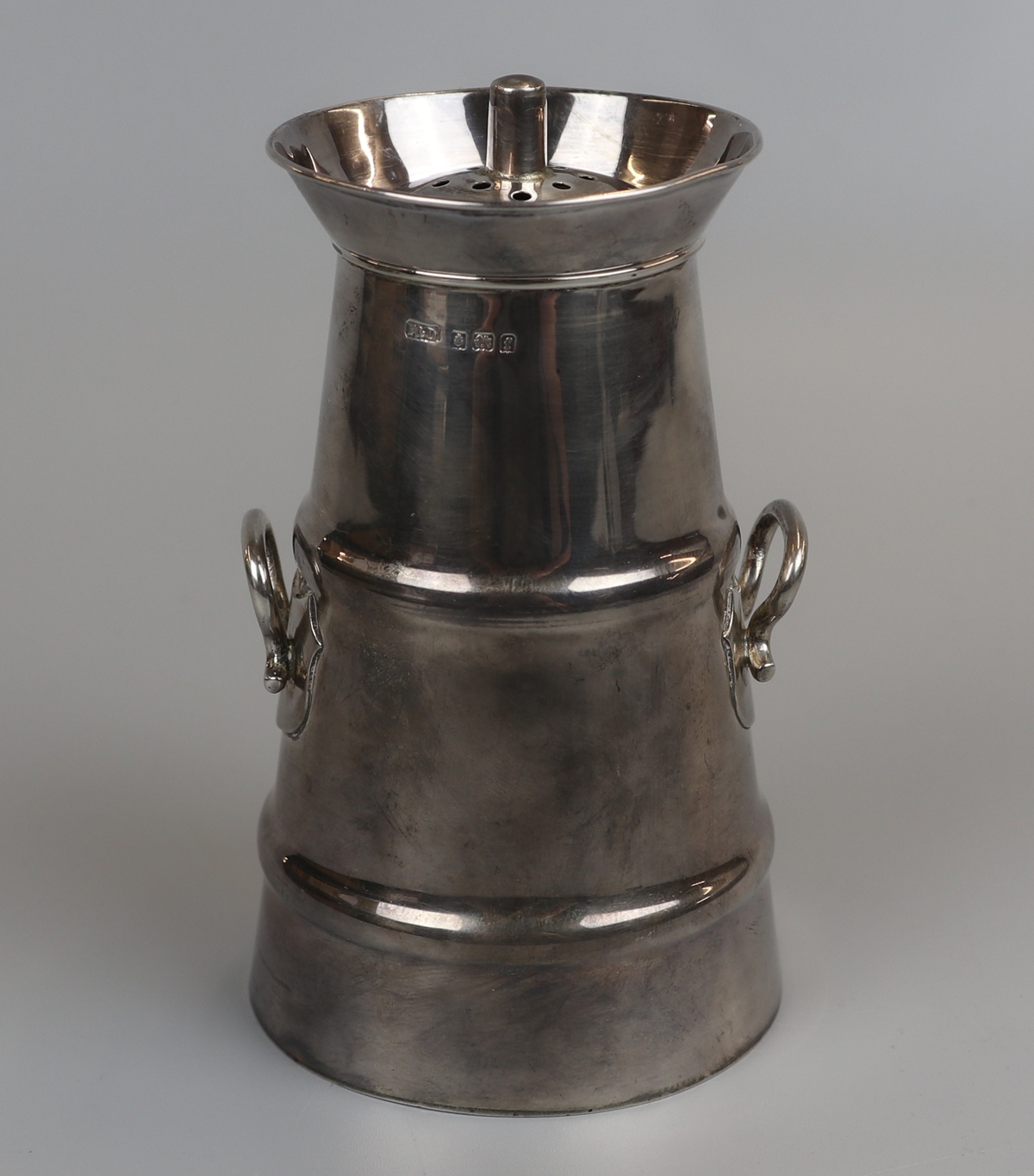 Hallmarked silver sugar shaker - F&D - Approx weight: 143g