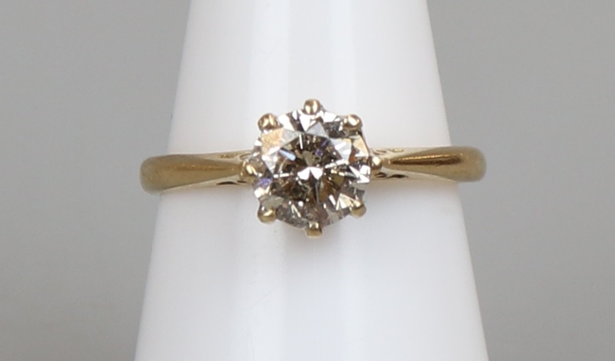 18ct gold diamond (approx 1ct) solitaire ring