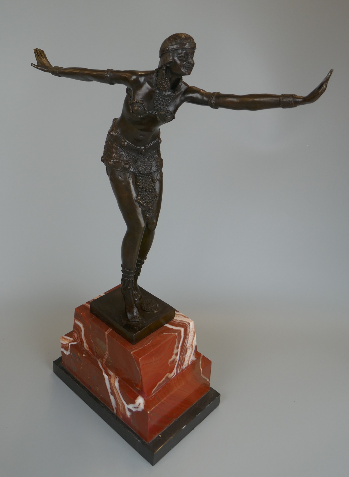 Bronze on marble base - Art Deco dancer - Approx H: 49cm