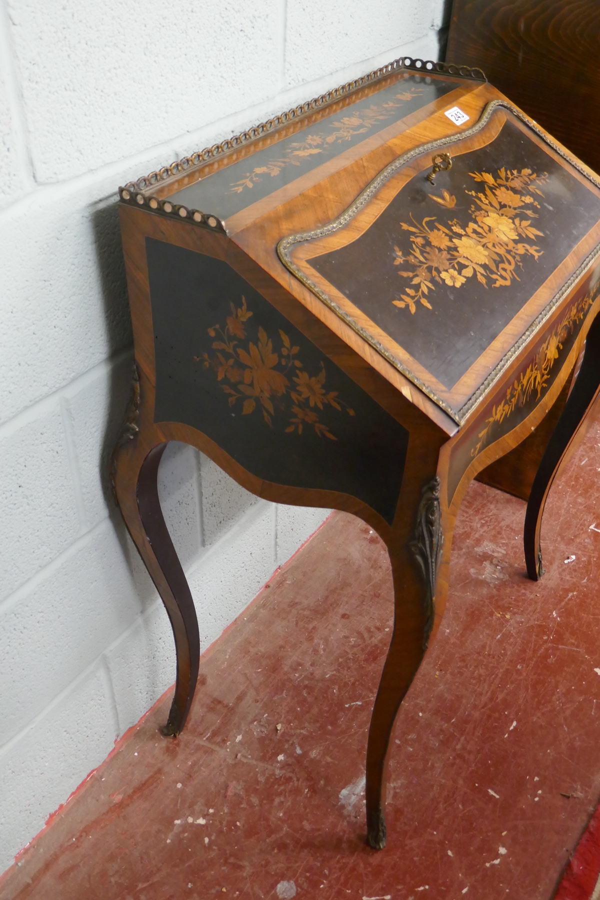 Kingwood and ormolu marquetry Bonheur Du Jour - Image 7 of 7