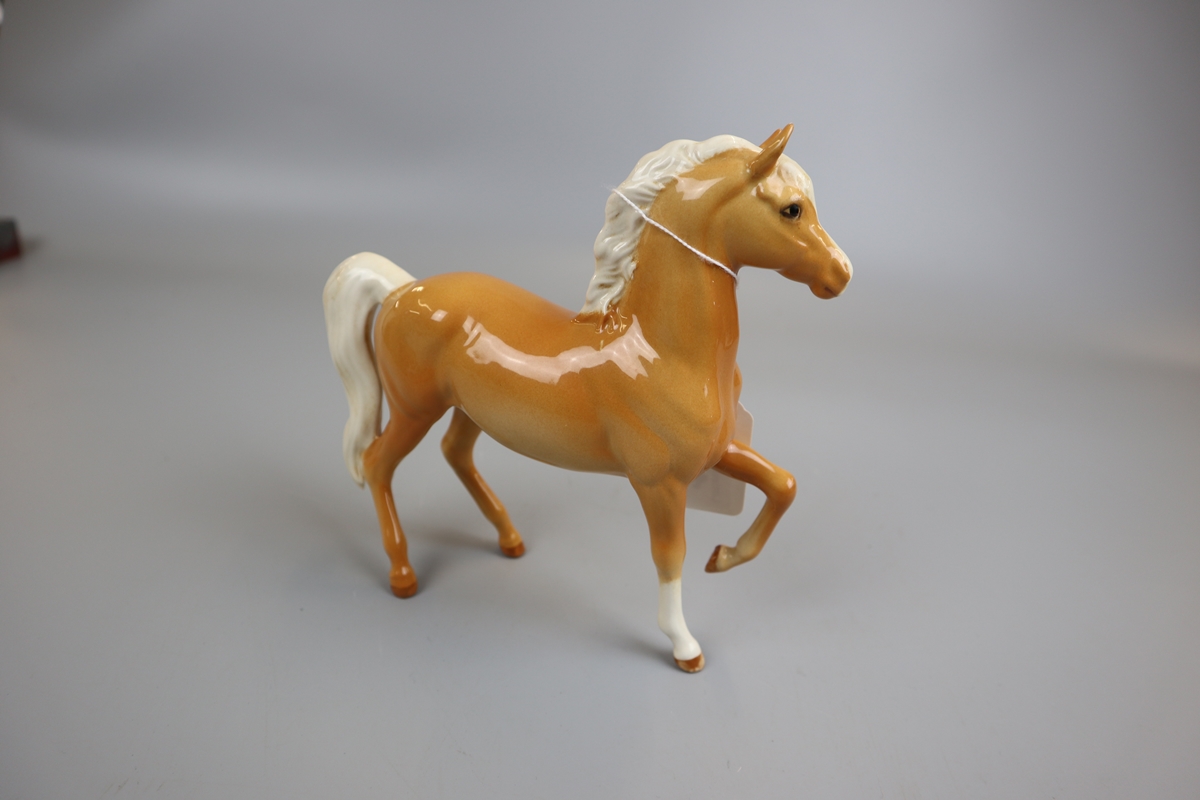 Horses & hounds to include Beswick - Image 5 of 9