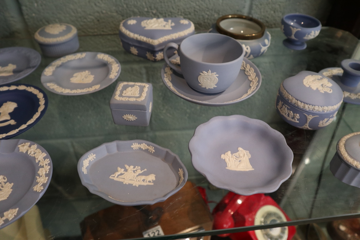 Collection of blue Wedgwood Jasperware - Image 5 of 9