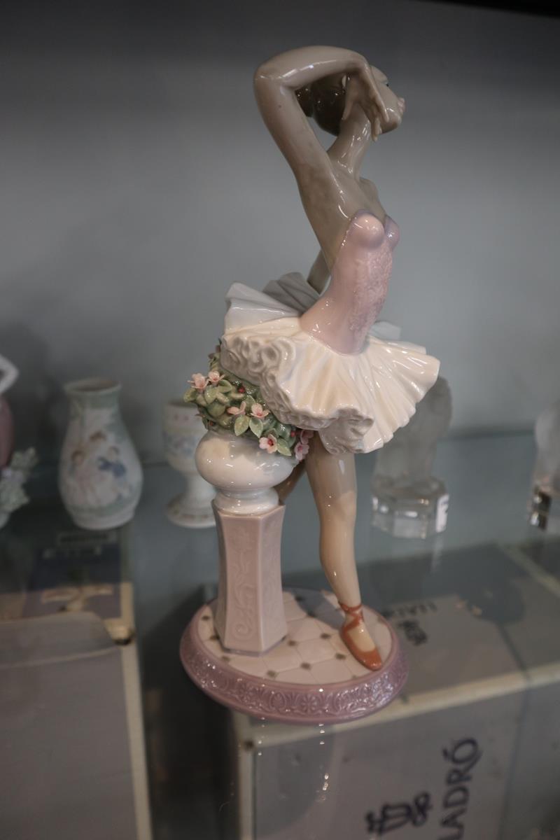 Lladro ballerina figure with original box - Image 4 of 5