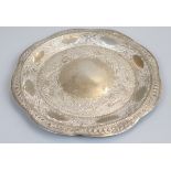 White metal tray - Possibly Indian silver - Diameter: 26cm