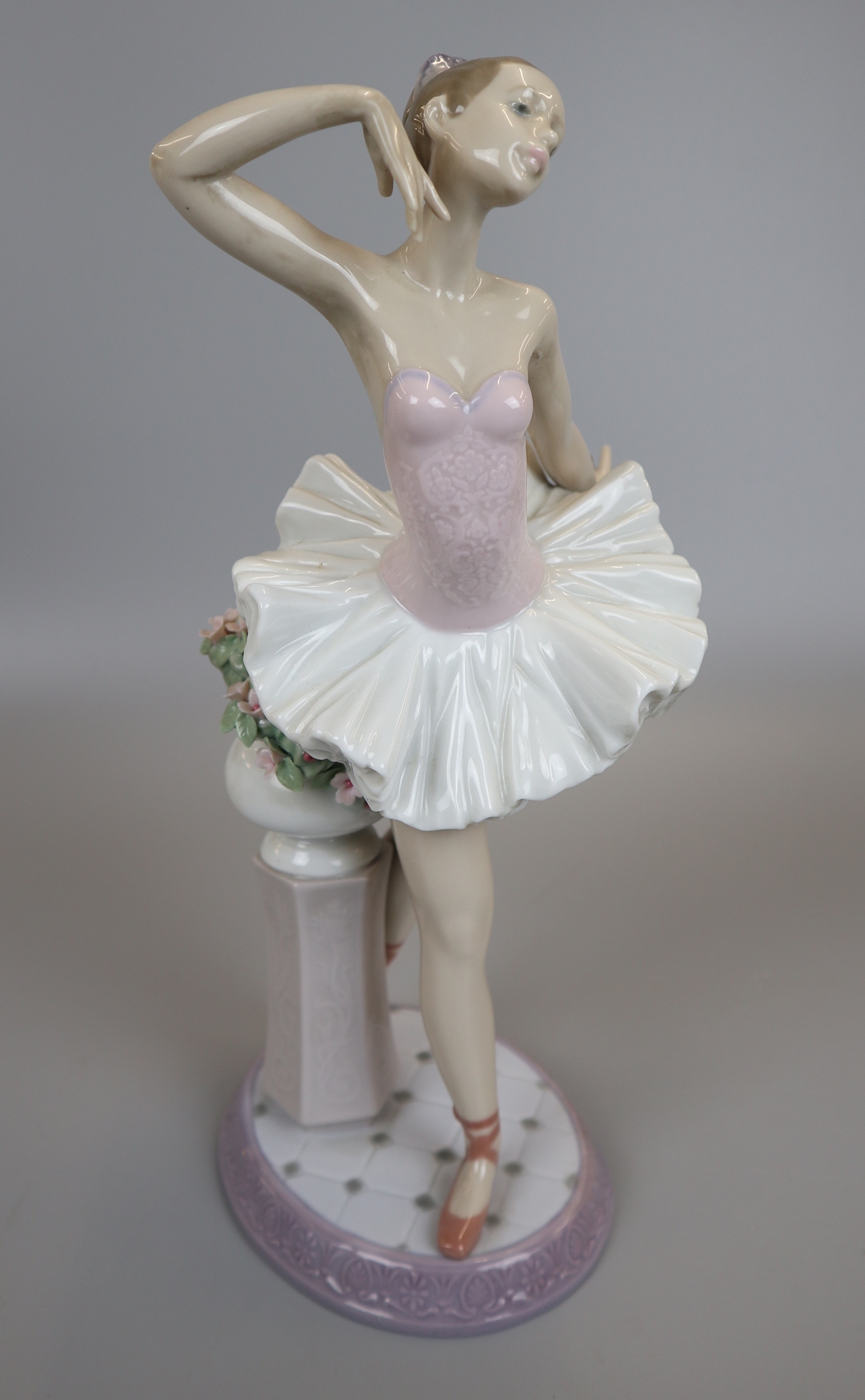 Lladro ballerina figure with original box