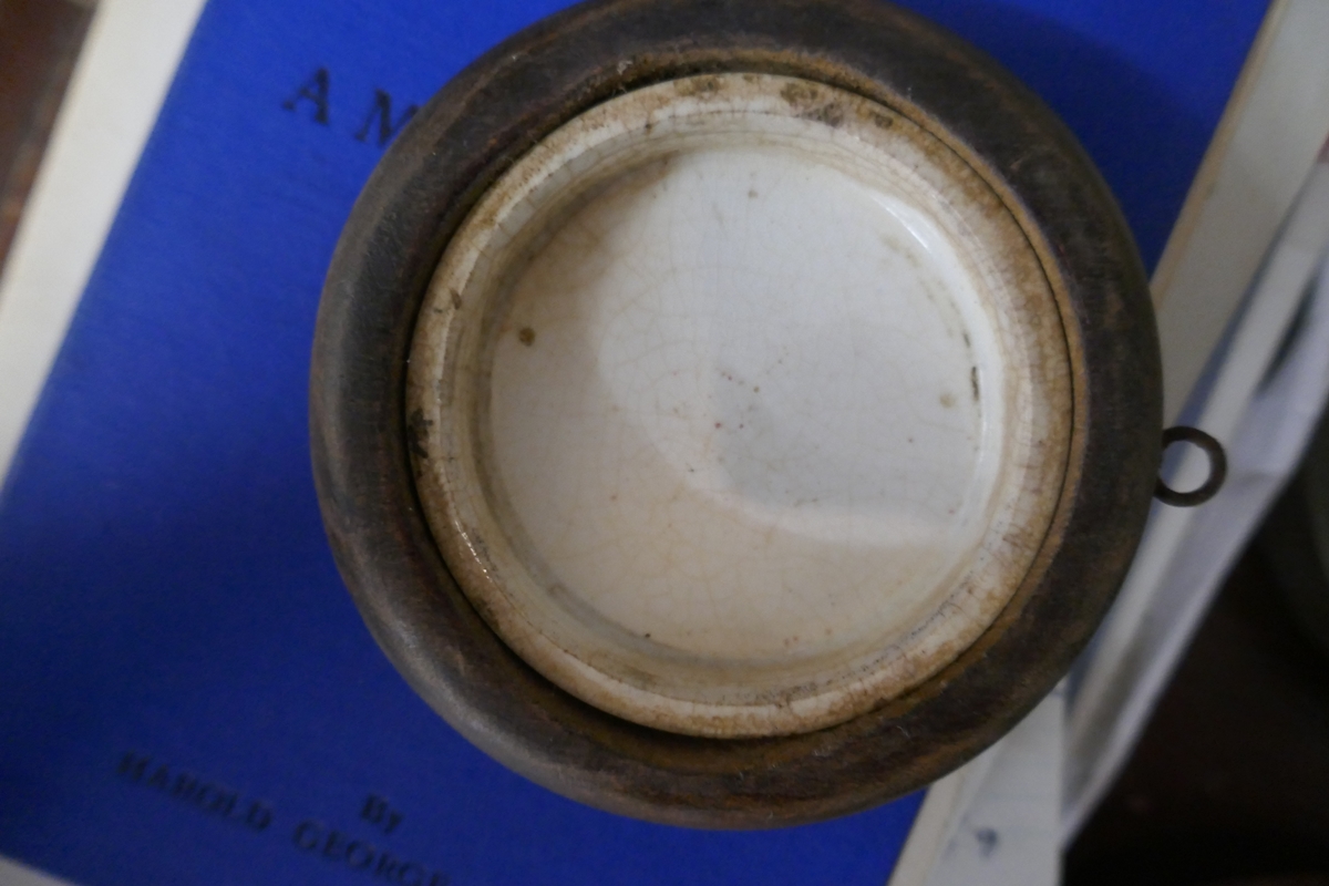 Collection of Pratt ware pot lids & collectors manuals - Bild 28 aus 56