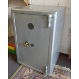 Antique safe - Working with key