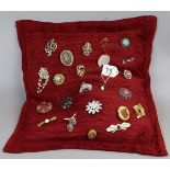 Collection of 23 brooches