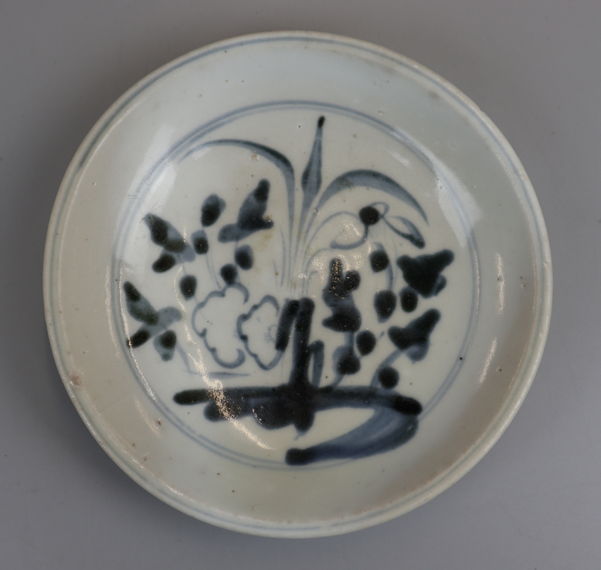 Small Ming dynasty plate