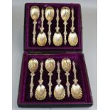 Set of 12 large hallmarked silver Apostle spoons in box - Hallmarked for Charles Boyton 1884,