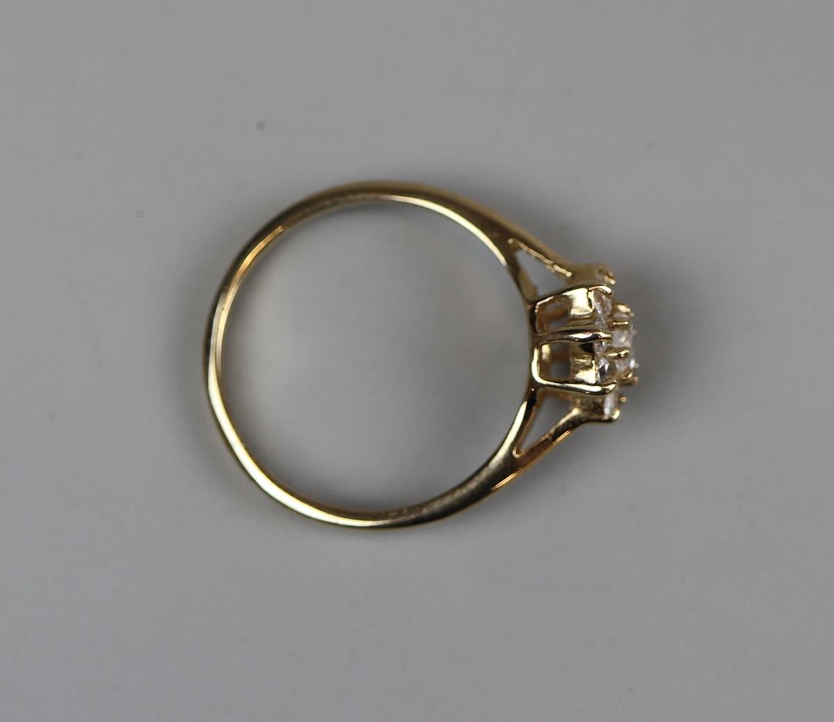 Gold stone set cluster ring - Size P¾ - Image 3 of 3