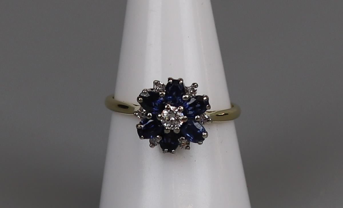 18ct gold diamond & sapphire cluster ring - Size O½