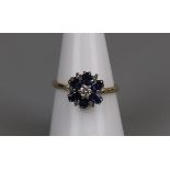 18ct gold diamond & sapphire cluster ring - Size O½