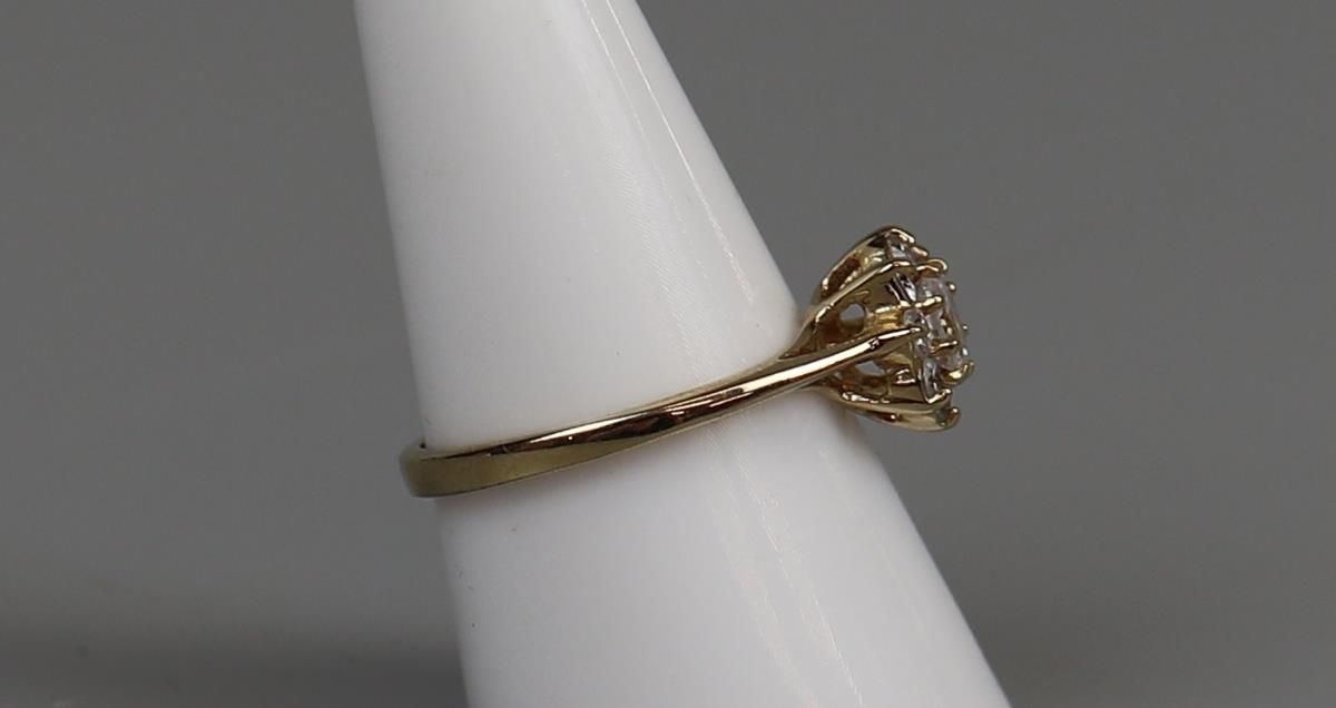 Gold stone set cluster ring - Size P¾ - Image 2 of 3