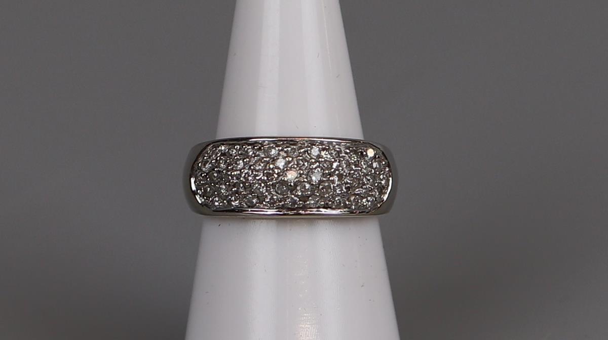 18ct gold diamond set ring - Size M