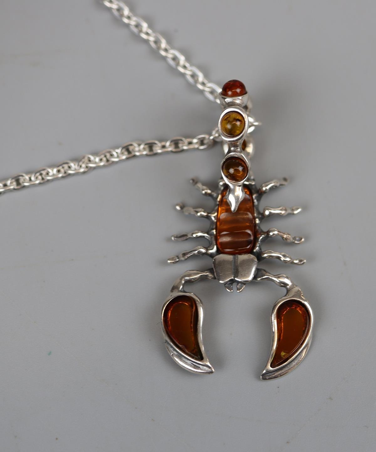 Silver & amber scorpion pendant on chain - Bild 2 aus 4