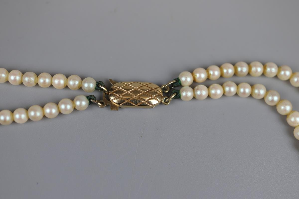 Simulated pearl necklace by Hanako with gold clasp - Bild 2 aus 3