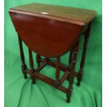 Small mahogany gateleg table