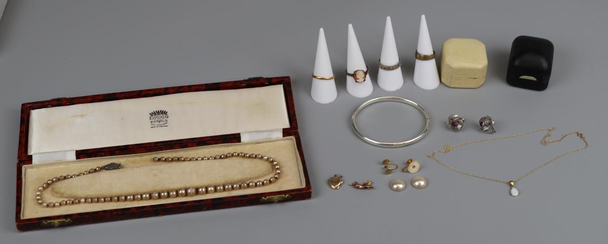 Collection of jewellery to include gold & silver