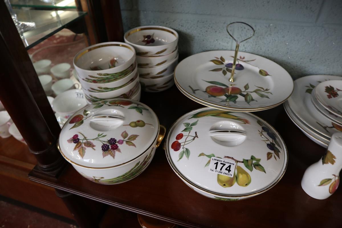 Collection of Royal Worcester Evesham pattern - Image 2 of 4