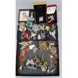 Collection of jewellery - Mostly brooches