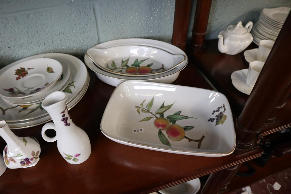 Collection of Royal Worcester Evesham pattern - Image 4 of 4