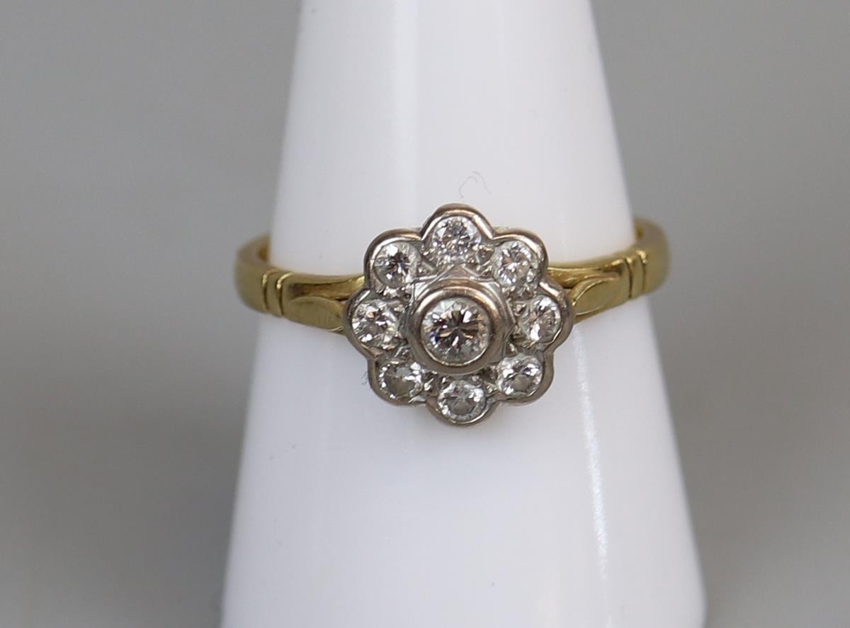 18ct gold diamond set daisy ring (size P½)