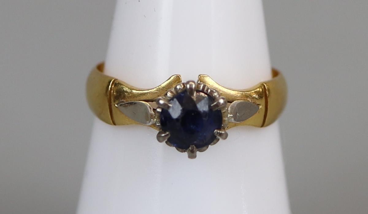 22ct gold sapphire set ring (size L½)