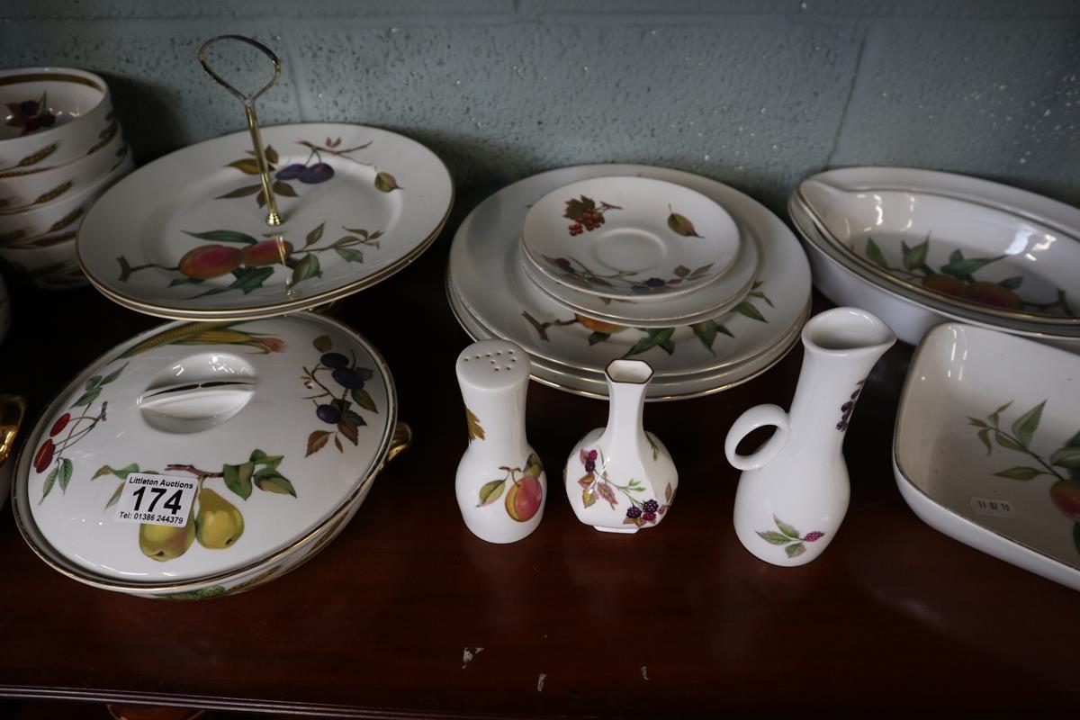 Collection of Royal Worcester Evesham pattern - Image 3 of 4