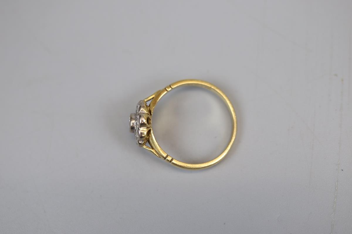 18ct gold diamond set daisy ring (size P½) - Image 2 of 3